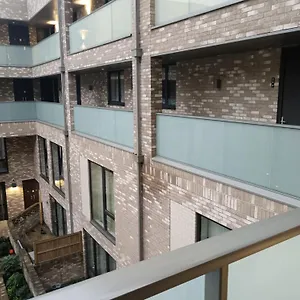Apartment Aberfeldy Village, London